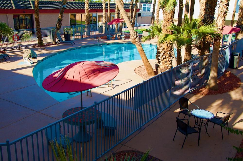 במוטל Ramada By Wyndham יומה מראה חיצוני תמונה