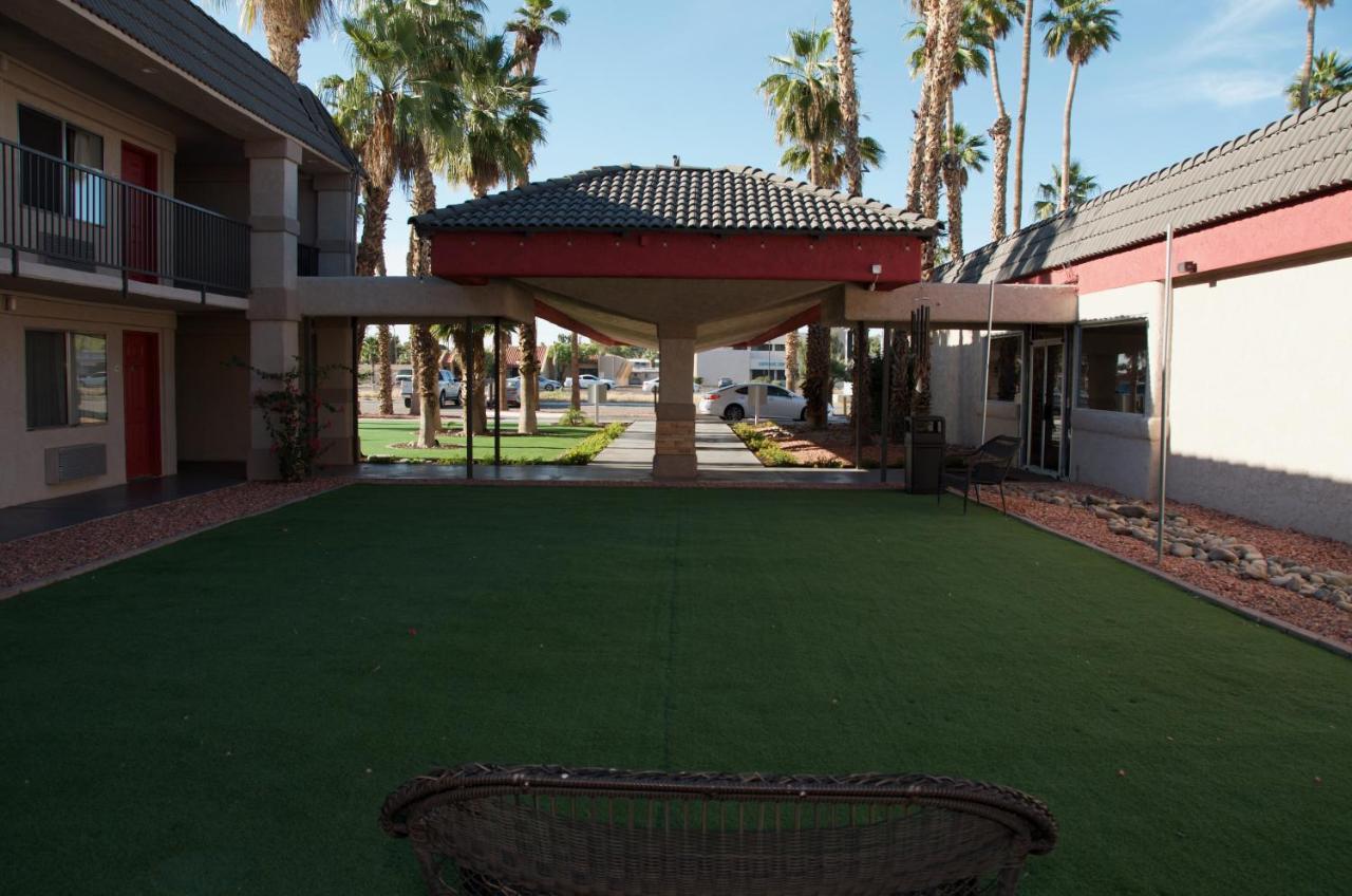 במוטל Ramada By Wyndham יומה מראה חיצוני תמונה