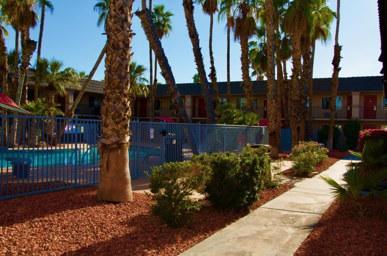 במוטל Ramada By Wyndham יומה מראה חיצוני תמונה